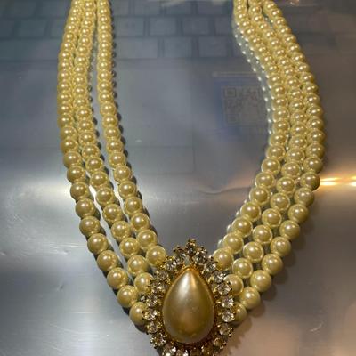 Triple Strand 16" Faux Pearl Statement Necklace w/Crystal Accents in Great Hardly Worn Condition as Pictured.