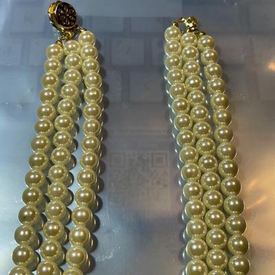 Triple Strand 16" Faux Pearl Statement Necklace w/Crystal Accents in Great Hardly Worn Condition as Pictured.