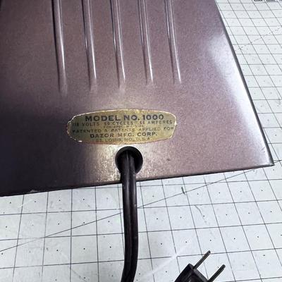 Dazor Model 1000 Desk lamp 