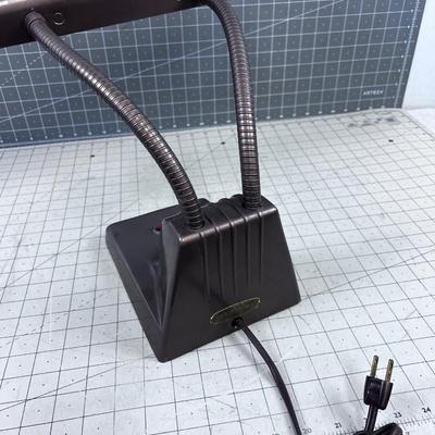 Dazor Model 1000 Desk lamp 
