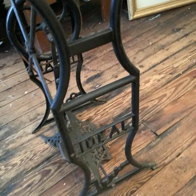 606 Antique IDEAL Wrought Iron Childs Sewing Machine