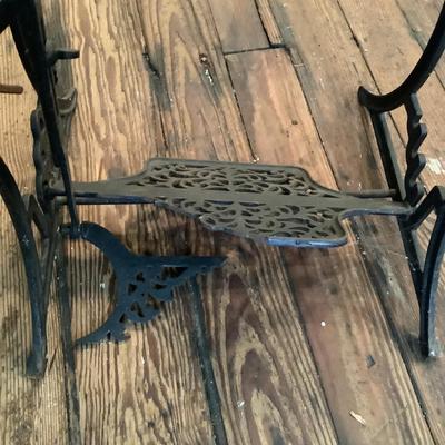 606 Antique IDEAL Wrought Iron Childs Sewing Machine