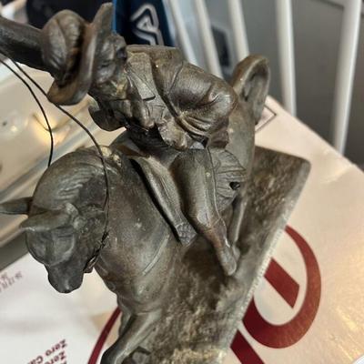 EARLY 1900'S METROPOLITAN MFG CO METAL STATUE OF A GENERAL RIDING A HORSE