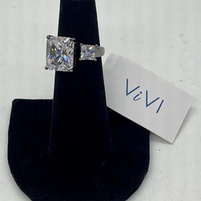Vivi ring new with tag large crystal stones