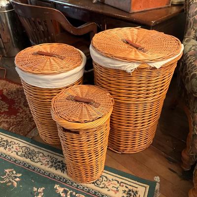 922 Lot of 3 Nesting Baskets