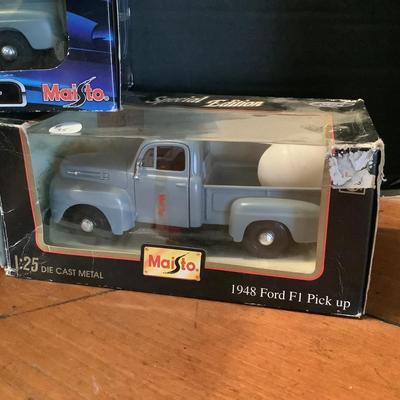 618 Three Car Models by Maisto