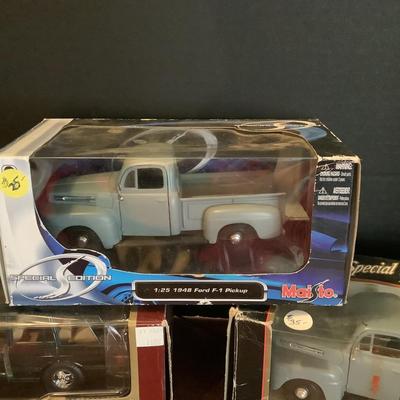 618 Three Car Models by Maisto