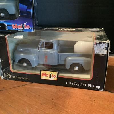 618 Three Car Models by Maisto