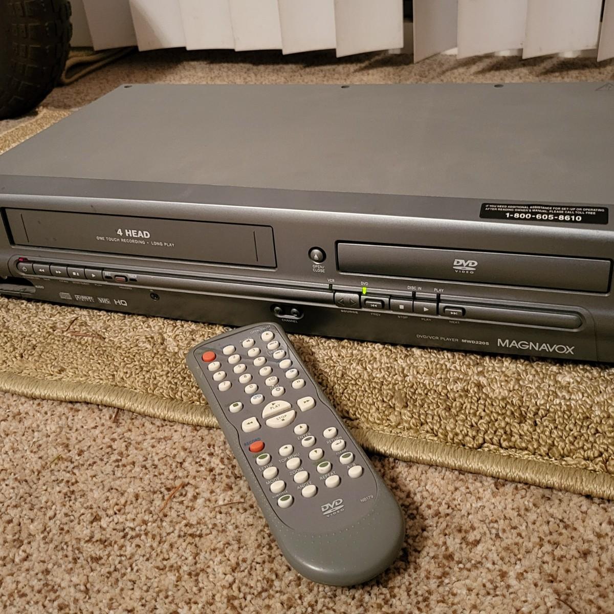 Magnavox VHS/DVD Player Model No. MWD2205