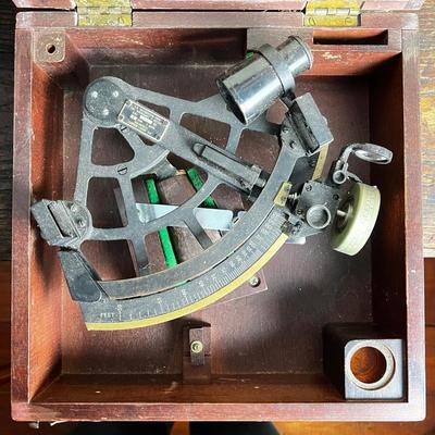 806 Vintage U.S. Navy Bureau of Ships Sextant Type Stadimeter Model. 0 with Case