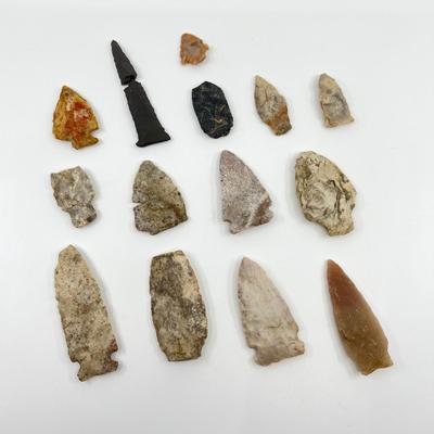 N822 Lot of Arrowheads
