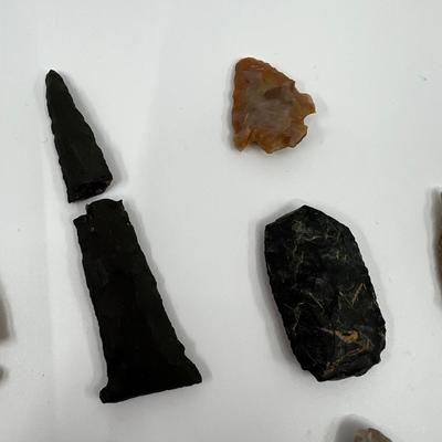 N822 Lot of Arrowheads