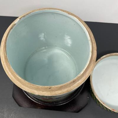 C. 1900 Antique Chinese Famille Verte Porcelain pot & Cover