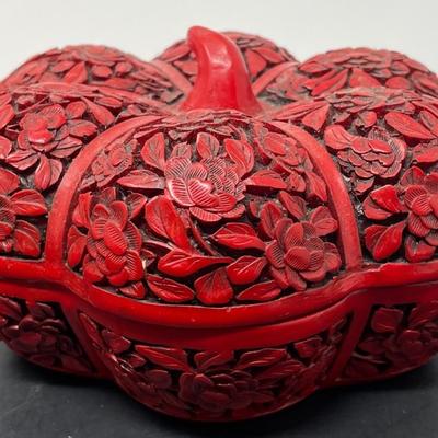 Vintage hand carved Resin Chinese Cinnabar Trinket Box