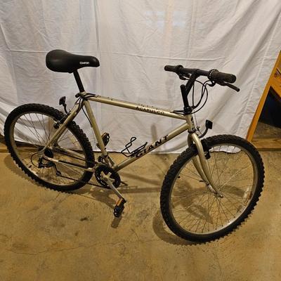 Pair of Giant Acapulco 26" Bicycles (B-JS)