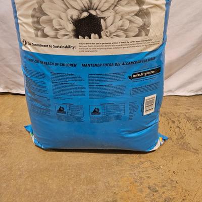 Large Ceramic Planters & Potting Mix (B-JS)