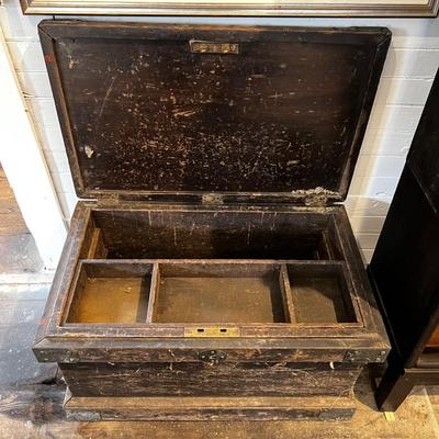 N826 Antique Chest with Organizers