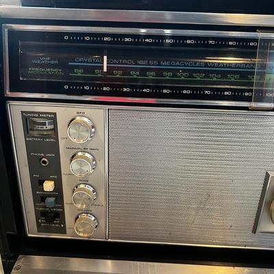 N833 Vintage Trans-Oceanic Zenith Solid State Radio