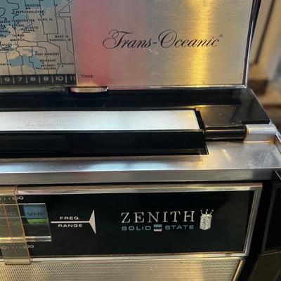N833 Vintage Trans-Oceanic Zenith Solid State Radio