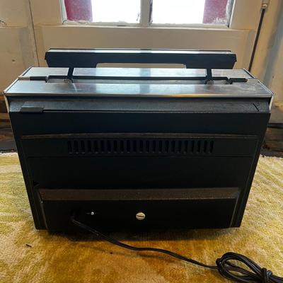 N833 Vintage Trans-Oceanic Zenith Solid State Radio