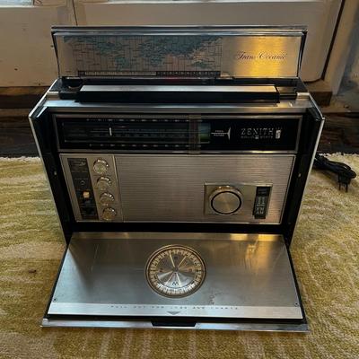 N833 Vintage Trans-Oceanic Zenith Solid State Radio