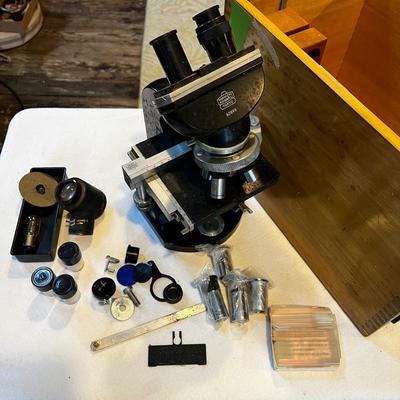 N827 Vintage Nippon Kogaku Tokyo 60899 Microscope with Case