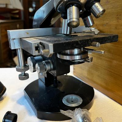 N827 Vintage Nippon Kogaku Tokyo 60899 Microscope with Case