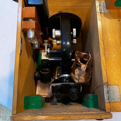 N827 Vintage Nippon Kogaku Tokyo 60899 Microscope with Case