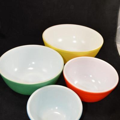 Vintage Pyrex Primary Colors Nesting Mixing Bowls