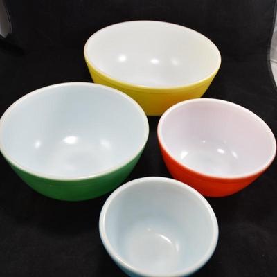 Vintage Pyrex Primary Colors Nesting Mixing Bowls