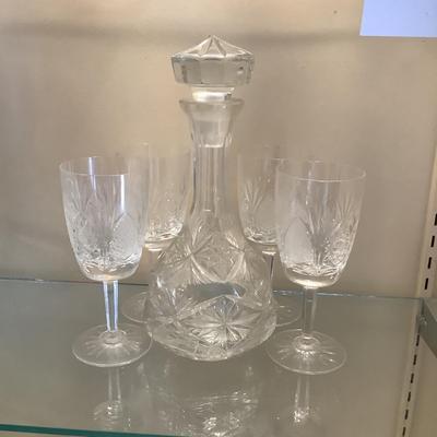 632 Vintage Cut Crystal Decanter with 4 Matching Wine Glasses