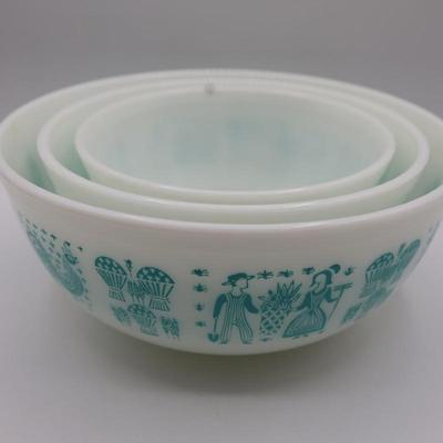 PYREX Butterprint Amish Mixing Bowl Set of (3) (See Description)