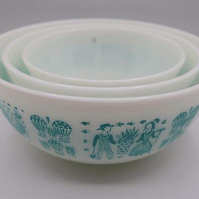 PYREX Butterprint Amish Mixing Bowl Set of (3) (See Description)