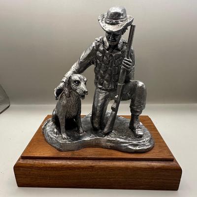 1985 Michael Ricker, Hunter & Dog Pewter statue # 891/1040