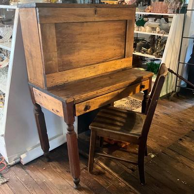 949 Antique Southern Plantation Desk
