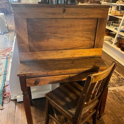 949 Antique Southern Plantation Desk