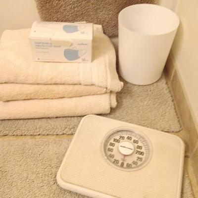 Bath towels - Bath rugs - Scale - trashcan - face masks and more