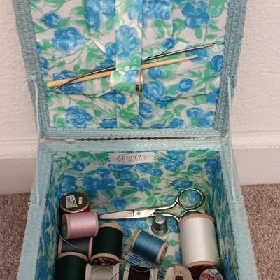 Dritz sewing basket with Sewing contents - thread - thimbles - scissors and more