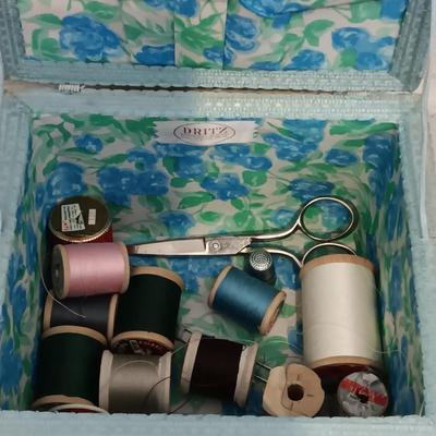 Dritz sewing basket with Sewing contents - thread - thimbles - scissors and more