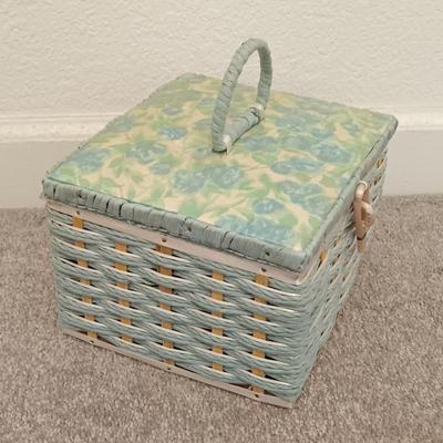 Dritz sewing basket with Sewing contents - thread - thimbles - scissors and more