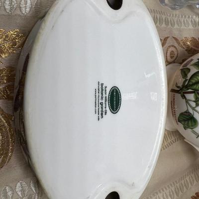 Collectible crock with lid, Vintage cups