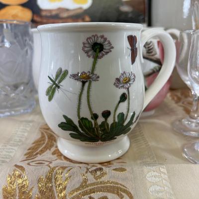 Collectible crock with lid, Vintage cups