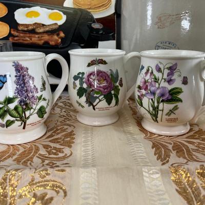 Collectible crock with lid, Vintage cups