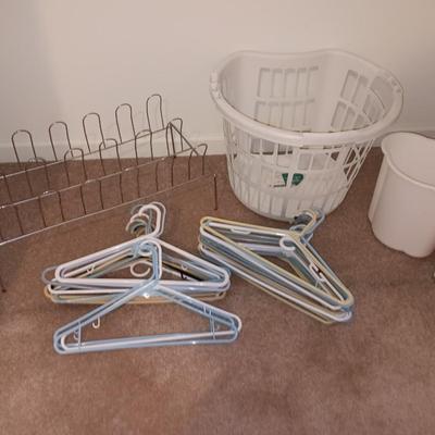 Closet organization - Clothes hangers - Shoe holder - Laundry basket and small trash can