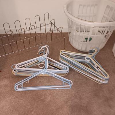 Closet organization - Clothes hangers - Shoe holder - Laundry basket and small trash can