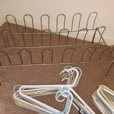 Closet organization - Clothes hangers - Shoe holder - Laundry basket and small trash can