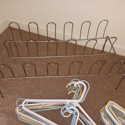 Closet organization - Clothes hangers - Shoe holder - Laundry basket and small trash can