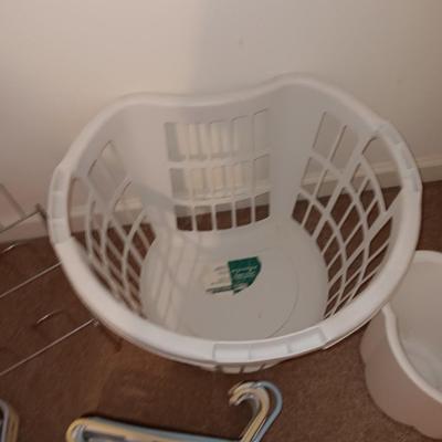 Closet organization - Clothes hangers - Shoe holder - Laundry basket and small trash can
