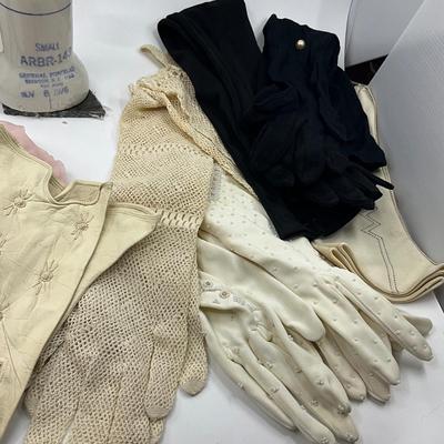 974 Vintage Glove and Porcelain Glove Mold Stretcher