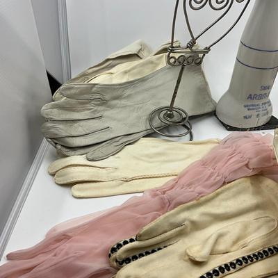 974 Vintage Glove and Porcelain Glove Mold Stretcher